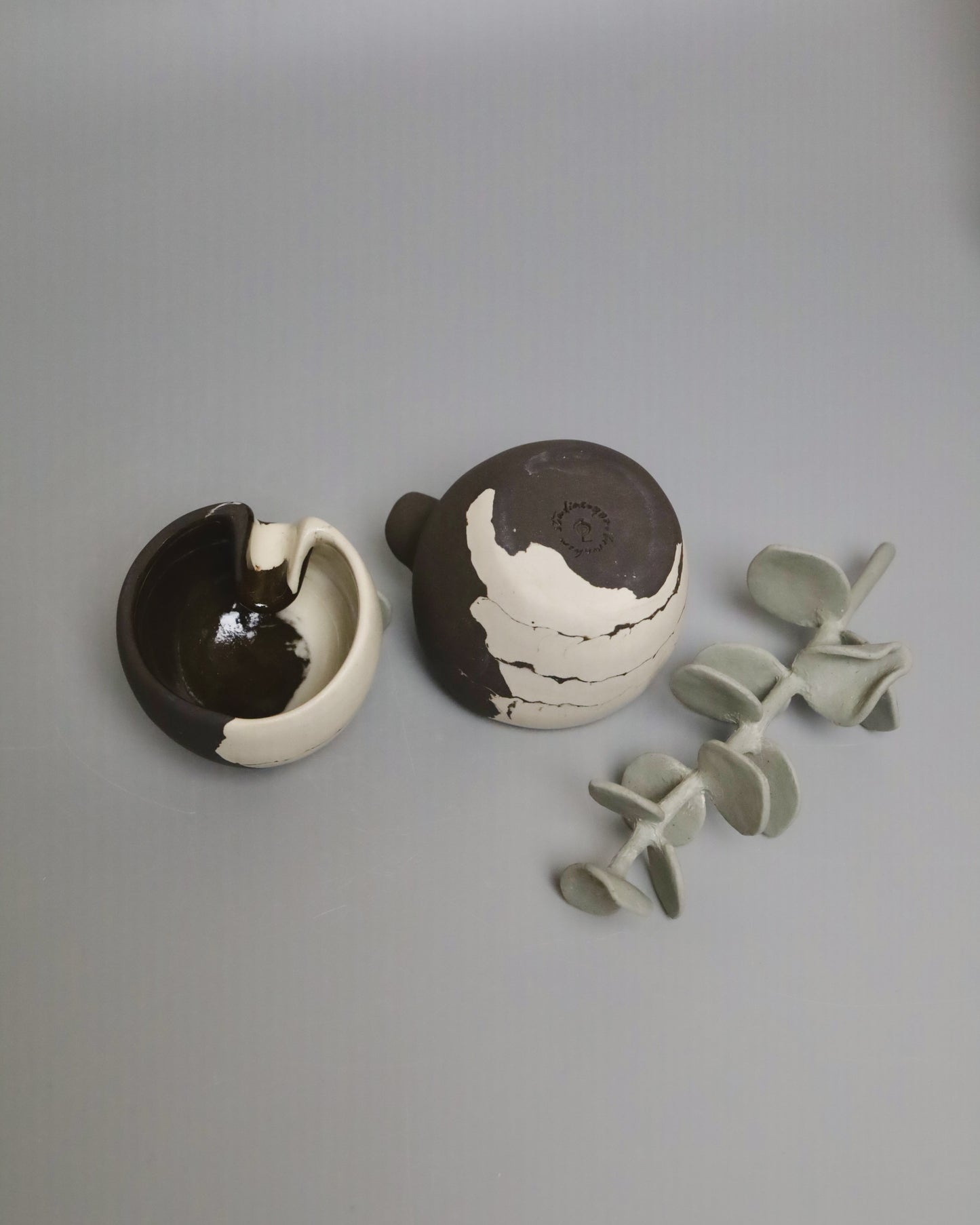 B&W ashtrays - inspired by Seth Rogen's balancing astray